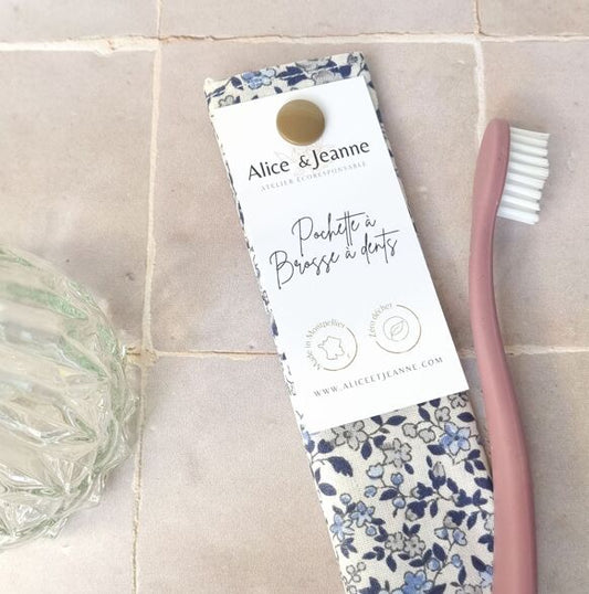 Louise toothbrush pouch