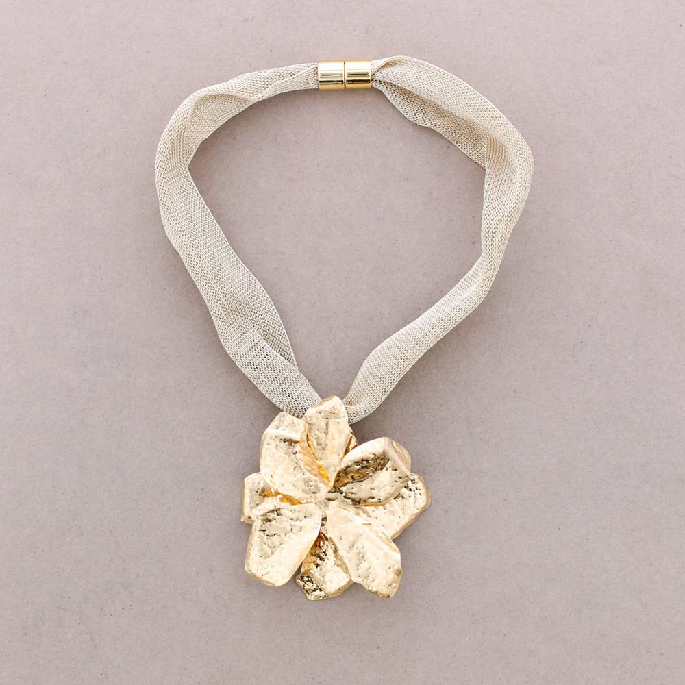 Choker Magnet Mesh Pendant Flower Metal-Dorado