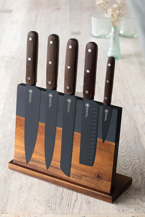 Magnetic block with 5-piece knives