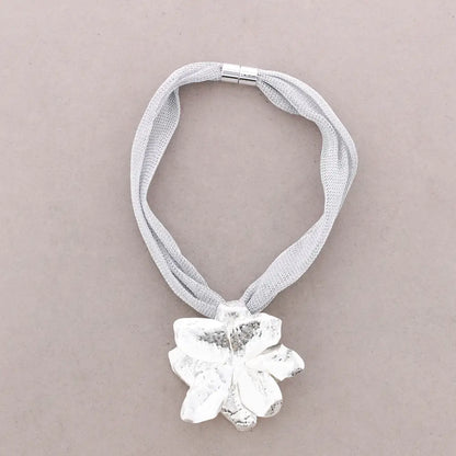 Choker Magnet Mesh Pendant Flower Metal-Dorado