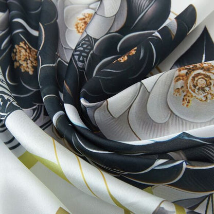 Small Black Roses Cl‚o silk square