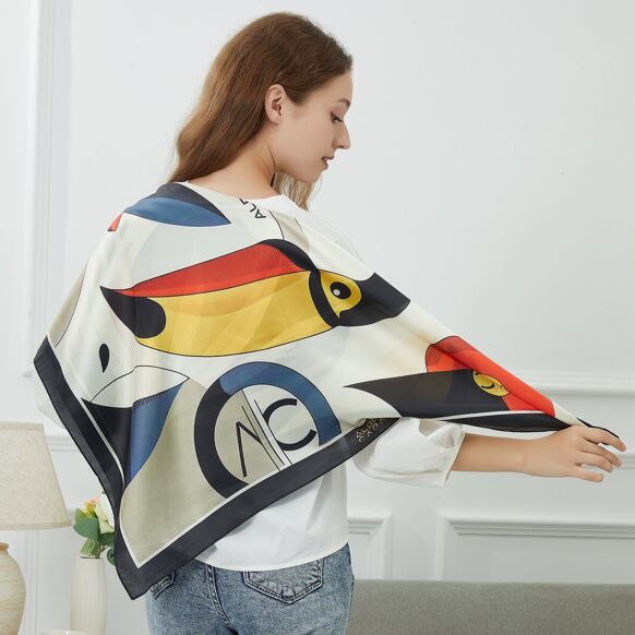 Large Pelican Zo‚ silk square