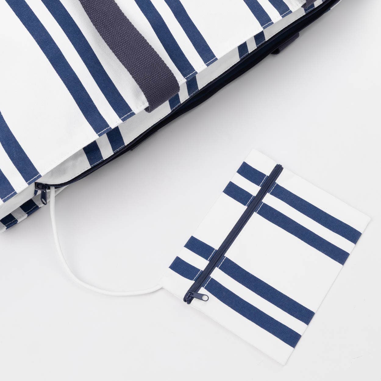 White & Blue Travel / Beach Bag With Interior Pocket