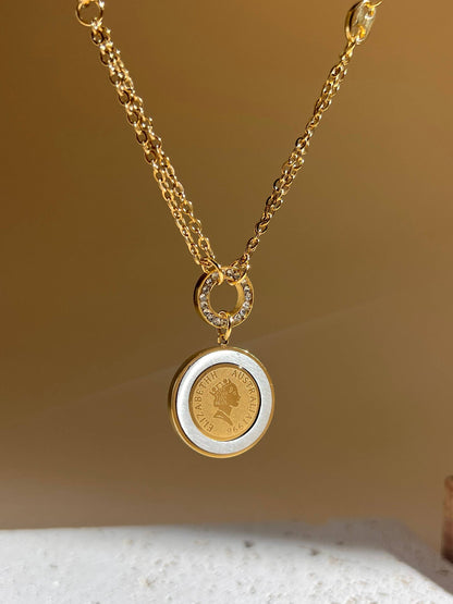 Round mother-of-pearl rhinestone pendant Necklace